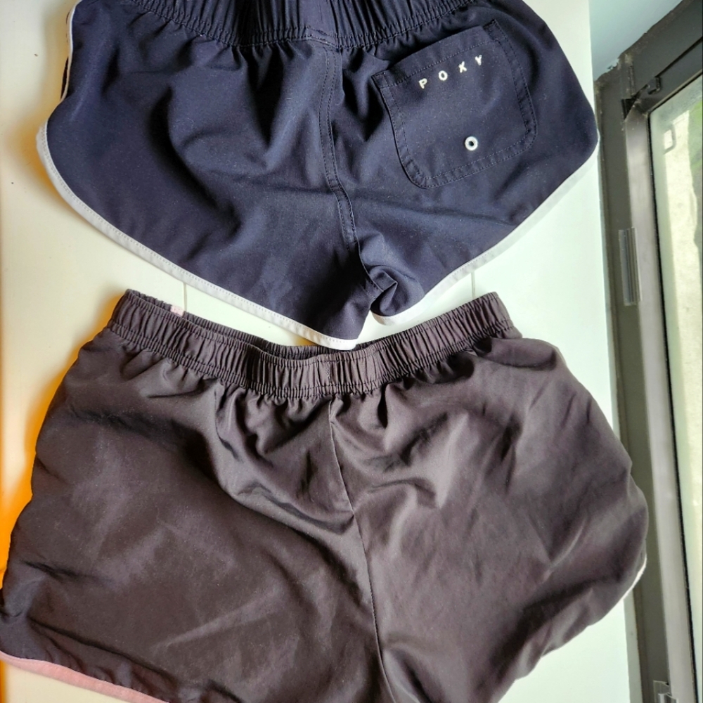 Two Girls shorts Roxy and Converse